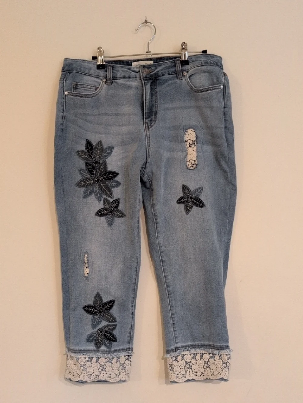 Coldwater Creek Light Blue Embroidered Lace-Hem Women’s Crop Jeans Size 10P - Picture 8 of 10